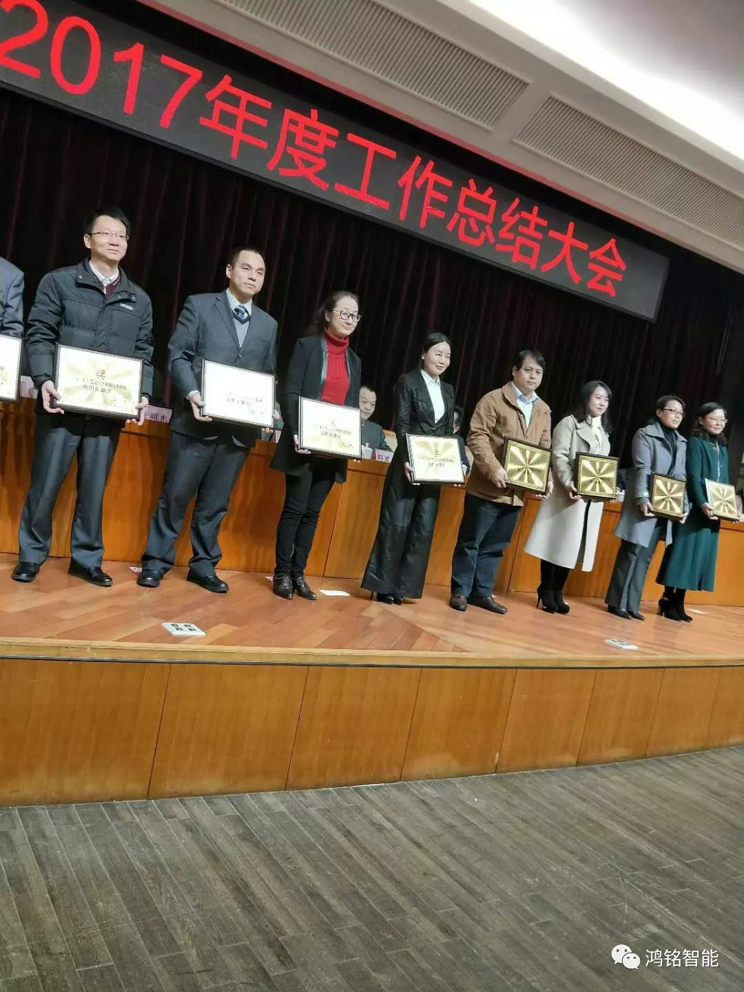 1518137095205220.jpg 鸿铭|全自动制盒机|天地盖成型机|全自动礼品盒机|-鸿铭机械