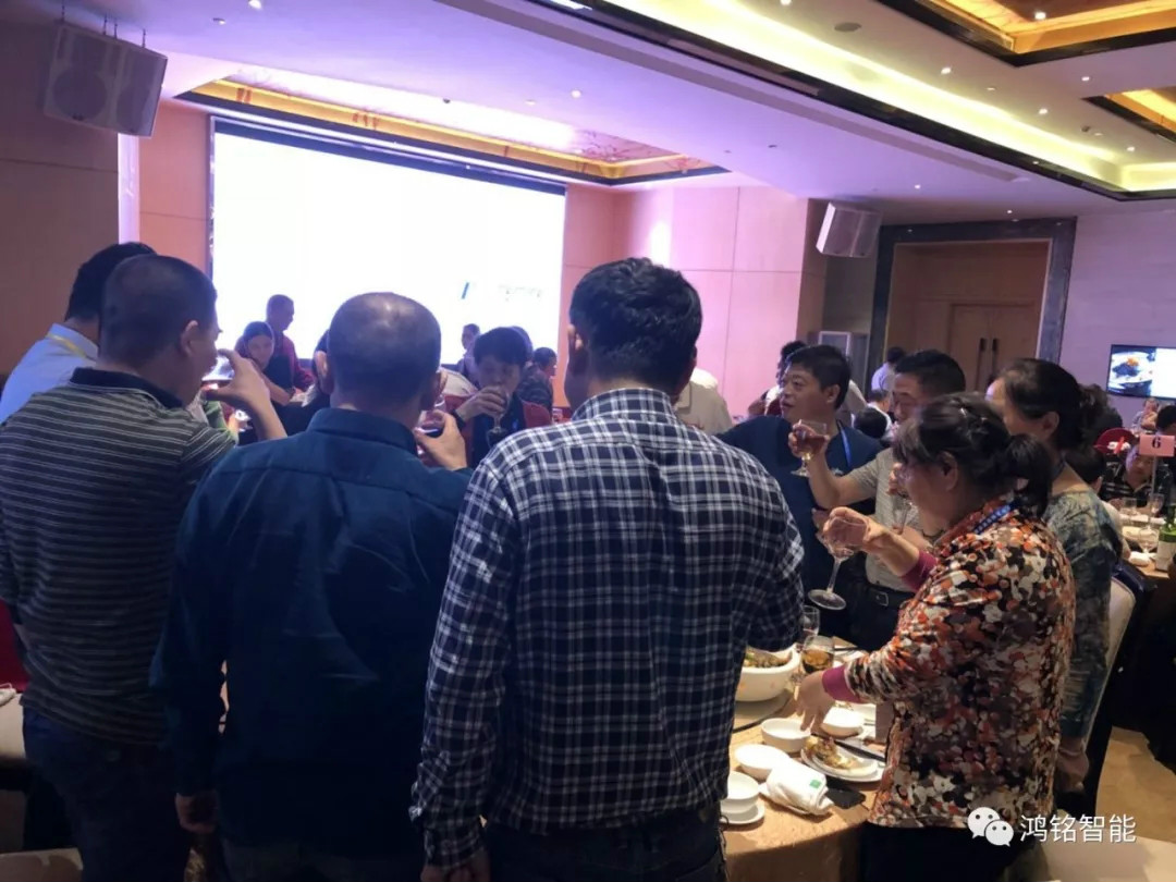 1523692454529879.jpg 鸿铭|全自动制盒机|天地盖成型机|全自动礼品盒机|-鸿铭机械