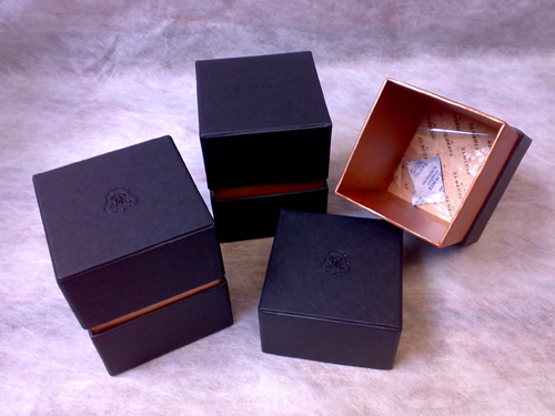 1534403742734679.jpg 鸿铭|全自动制盒机|天地盖成型机|全自动礼品盒机|-鸿铭机械