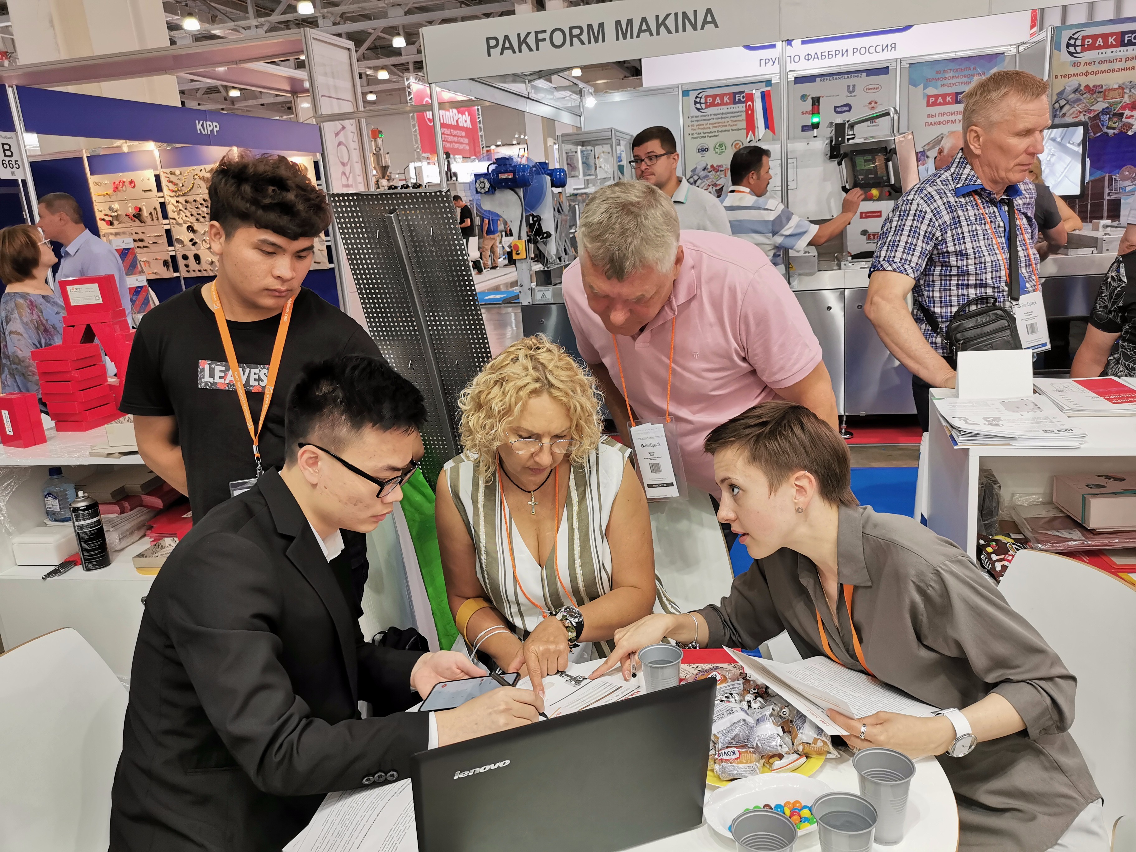 1561423827137436.jpg 鸿铭|全自动制盒机|天地盖成型机|全自动礼品盒机|-鸿铭机械