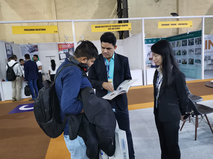 国外客户对鸿铭机械感兴趣 国外客户对鸿铭机械感兴趣