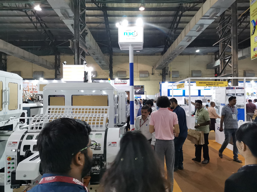 外国客户来观看设备 外国客户来观看设备